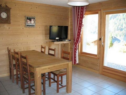 The Chalet Klesse Christelle is located in Bechigne district, in Châtel. The village center and shops are situated 800 m away from the accommodation. The chalet is 900 m away from Super-Châtel cable car. Please note: the chains are advised in case of...