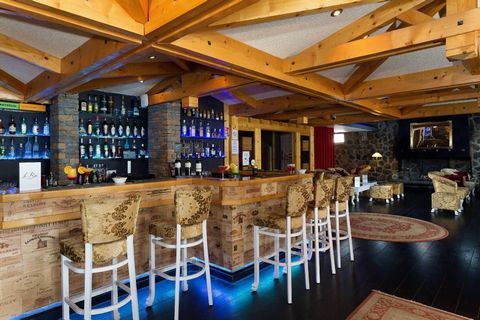 In the heart of the large skiing area of Les Deux Alpes, one of the best-known, the Hotel Ibiza*** with its spa and all-inclusive formula offers best value for money. The Hotel Ibiza*** lies at the end of the valley, not far from the resort centre an...