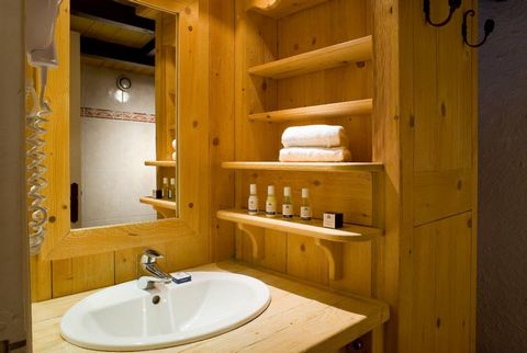 In the heart of the large skiing area of Les Deux Alpes, one of the best-known, the Hotel Ibiza*** with its spa and all-inclusive formula offers best value for money. The Hotel Ibiza*** lies at the end of the valley, not far from the resort centre an...