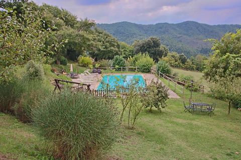 This amazing farmhouse is located in Apecchio. Ideal for a family or a group of friends, it can accommodate 10 guests and has 4 bedrooms. This stay has a shared swimming pool for you to relax and enjoy to the maximum. The farmhouse is only 300 from t...