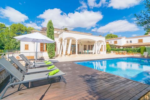 Welcome to this amazing house for 8 guests, with private pool, only 150 meters from Cala Murta, in Porto Cristo. This fantastic house is located within the urban area of Porto Cristo, although in a quiet zone. Its exteriors are stunning, starting fro...