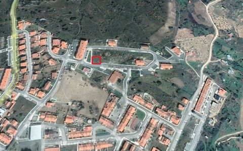 Terreno para la construcción de una villa unifamiliar, ubicada en Gidro en Miranda do Douro. Con una superficie de 506m2 se puede construir con superficie de implantación de 130m2 y superficie bruta de construcción de 312m2. Situado en la Urbanizació...