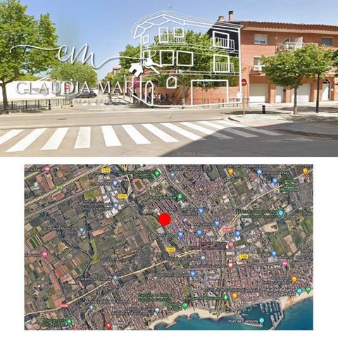 Opportunity corner plot center Cambrils. Acquiring this corner plot you invest in your own detached house to your liking your style your design. You can build a house of two floors each of approximately 60m2 with its own garden of 80m2. Practical mea...
