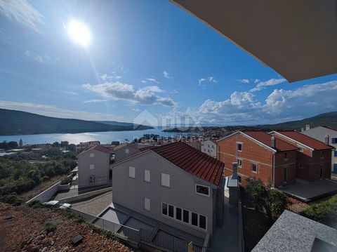 Location: Primorsko-goranska županija, Cres, Cres. Cres - Penthouse and one-room apartment with living room and panoramic sea view Two apartments with a total area of 180 m2. On the first floor there is a one-bedroom apartment with a living room and ...