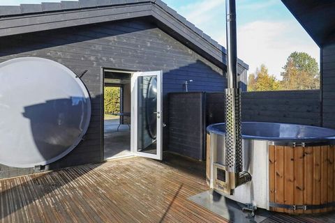 Holiday home in the highest quality and with a perfect location in quiet surroundings only about 400 meters from the most beautiful beach in Lyngså. There is an outdoor wilderness bath and indoor sauna as well as a large activity room with i.a. table...