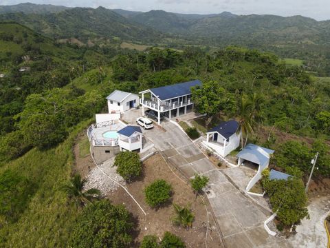 Plot of 75,150.47 m2. Ideal for Ecotourism development, with stunning sea views. On the plot there is a two-level house, terrace on the upper level, with three bedrooms with bathrooms, also has a jacuzzi in an impressive viewpoint, 2 safe houses and ...