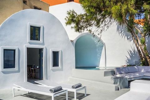A breathtaking view over the cliffs of Oia awaits you in this charming holiday home in a class of its own! Inside you will find lovingly designed and tastefully furnished rooms in which you will quickly feel at home. Outside, the pool with adjacent l...