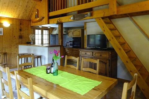 Only 150 m from an endless, white sandy beach. The wooden house is protected on a fenced garden plot. Far from the hustle and bustle of the busy tourist centers, you can relax here and admire the sunset while walking along the beach in the evening. I...