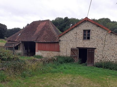 Village center of NEXON, ABITHEA 87 offers this barn of 125 m2 with these outbuildings on a plot of about 1000 m2. It can be suitable for different projects including a transformation into housing. Everything in the sewer nearby. Listening to you. Sé...
