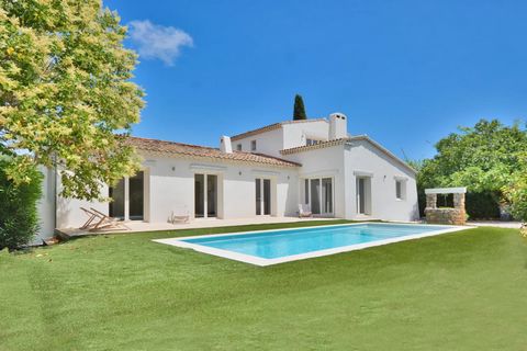 Biot: Superb villa on the edge of the golf course completely renovated facing south in absolute calm, the villa is composed of an entrance hall; large and bright living room, fitted kitchen, 3 bedrooms on one level, shower room, upstairs beautiful be...