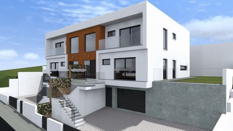 Semi-detached house of modern architecture under construction inserted in the Urbanization of Pedreira in Seia in Serra da Estrela. Construction with high quality materials. Excellent heating system. Garage with capacity for more than 4 cars. Possibi...