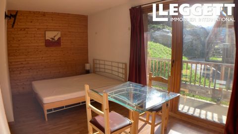A22736BSH73 - A well presented, clean and very spacious studio style ski apartment. Room sizes: Lounge/Kitchen 21.23 m², Bathroom 3.06 m², WC 1.36 m², balcony area 6.60 m². The apartment is perfectly located in Le Hameau des Eaux d'Orelle - simply ca...