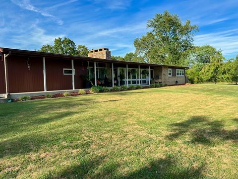 The Hilltop Equestrian Farm has unmatched location and is truly a dream property for any equine lover or small hobby farmer. Located 1/2 mile from the city limits of Willow Springs sits this updated home that spans 1700 square feet with an open kitch...