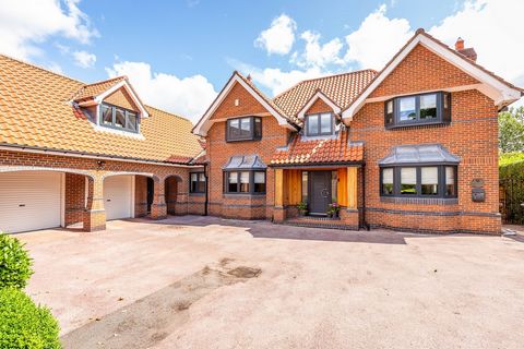 If you are looking for a extremely spacious detached family home set within one of Worksop's most highly regarded residential areas then look no further. The Chimneys is a fantastic family home offering sprawling living accommodation set over two flo...