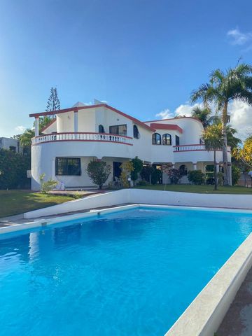 COD:10   A beautiful two-level villa, with all the spaces you need for your comfort and tranquility. ♀️   Located on the boulevard of Juan Dolio with the features and security you need.   1️⃣ First level:   Living room Dining room Kitchen I am a stud...