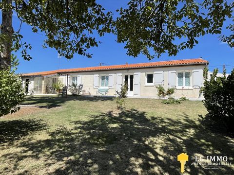 Ludovic GARÉCHÉ offers you at LG IMMO this pretty single-storey house of 134 m2 on a plot of land with a surface area of 1324 m2. The house consists of an entrance hall of 5 m2, a kitchen with a sitting area of 27.40 m2 and a pantry of 1.90 m2. You w...