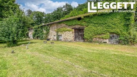 A21764CHT24 - This lovely property has a lot to offer with its 3 bedroom renovated barn (156m2), 2 large barns ripe for renovation, an in-ground salt water pool, the location next to the Tardoire River and its own private lake. How wonderful does tha...