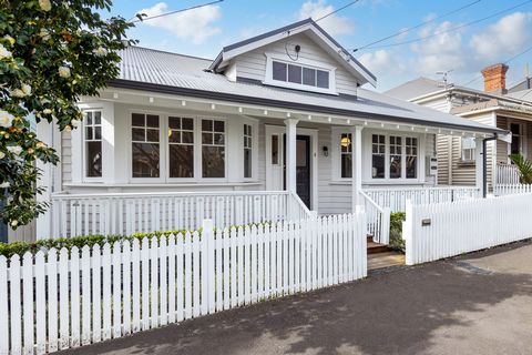 The location is so central and wonderfully convenient. The subject of a just completed renovation this instantly appealing weatherboard bungalow enjoys the lifestyle benefits of the Domain, Newmarket shopping, Auckland Hospital and University, all in...