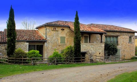 Between Septfonds and Caylus, a few minutes from Saint Antonin Noble Val at the gates of Quercy In a small hamlet of 3 houses, quiet Let's discover this traditional stone building First of all a T1 completely renovated with a large living room and a ...