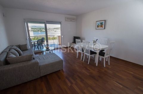 Čiovo, Okrug Gornji, apartment of 55m2 with a terrace of 10m2 on the ground floor of the house. The apartment is fully furnished, air-conditioned, and consists of a living room with a glass wall and a view, a dining room, a kitchen, a bedroom, a bath...