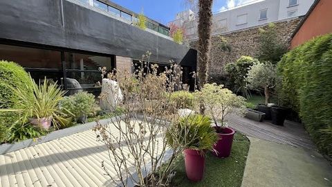 93100 BAS MONTREUIL BOBILOT - MAGNIFICENT 300 M2 LOFT GARDEN-TERRACE-POOL Exclusive, discover this splendid 300 m2 architect-designed loft, nestled in an absolute haven of peace and bathed in natural light. You will be immediately seduced by its maje...