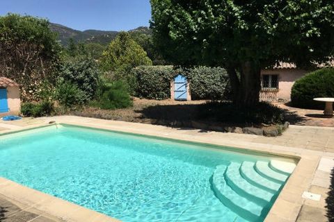 In the heart of lush greenery, pretty Provencal Villa benefiting from a swimming pool surrounded by a paved beach in the heart of a meadow. Large living room with dining room section and living room section with high sloping ceilings with beams, fire...