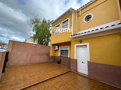 Townhouse for sale in Antequera, with 128 m2, 4 rooms and 2 bathrooms, Swimming pool, Garage, Storage room, Furnished and Air conditioning. Features: - SwimmingPool - Garage - Air Conditioning