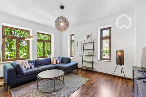 Beautiful apartment on the 1st floor of a listed house, situated directly on Pfanzeltplatz in Munich Altperlach. With tasteful furnishings and a generous living space of around 100 square meters, this apartment offers a comfortable home for couples o...