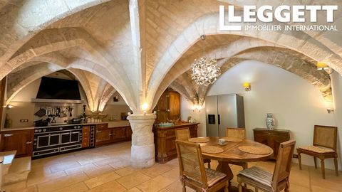 A27848EHO60 - À Rousseloy, situé à 49 km de Paris, cette abbaye magnifiquement restaurée offre un cadre de vie moderne et luxueux dans un bâtiment de plus de 800 ans d'histoire. L'intérieur spacieux présente de nombreux éléments d'origine, notamment ...