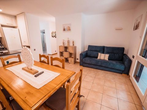 Apartment tlocated near Sant Roc and Port Pelegrí beach, next to Cap Roig and the supermarket. You are going to have such nice days in Costa Brava's heart, ride a kayak or visit the spectacular Cala del Golfet.-It's calm and spacious, with a maximum ...