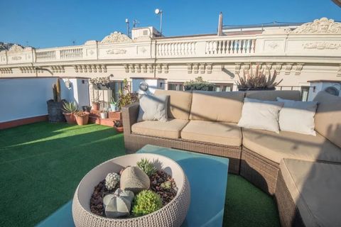 The ideal place: peace, quiet and open air. “Nothing beats a relaxing evening after a busy day in your own private terrace”. *Apartment available for a minimum stay period of 32 nights only . The living room is an open space carefully thought out wit...