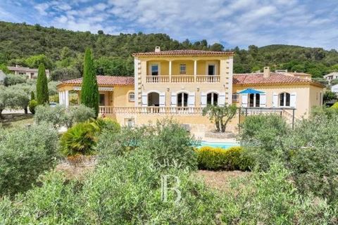 Located 15 minutes from Forcalquier and 45 minutes from Aix-en-Provence, this property in the town of Oraison, just 1.5 km from the village, offers an idyllic setting. Immersed in a peaceful environment with picturesque views of lavender fields, this...