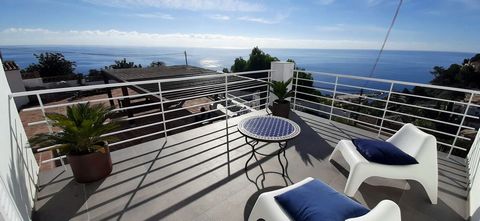AVAILABLE FOR VACATION RENTAL, PLEASE CONTACT US TO CHECK AVAILABILITY AND PRICE Spacious and modern semi-detached house with fantastic sea views, located in the urbanization Los Pinos, within the exclusive Las Gaviotas complex, which consists of 10 ...