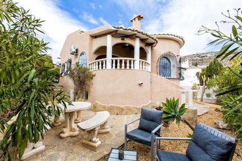 Small but nice! Cosy, renovated villa for sale on Cumbre del Sol in Benitachell This renovated cute villa is located in a quiet urbanisation on the Cumbre del Sol in Benitachell. The round shapes of the villa are typical of the earlier architecture i...