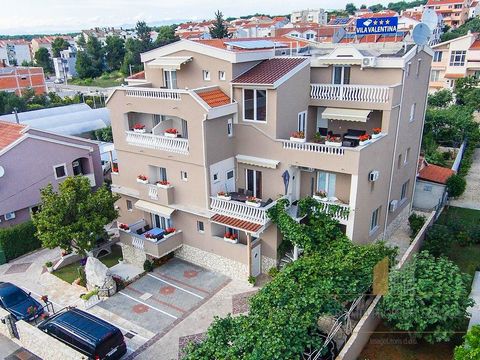 This newly-refurbished aparthotel is 500 meters from the beach in the Borik resort of Zadar, not far from numerous restaurants and Zadar's sights. The facility consists of a private apartment, 24 rooms, a restaurant and a basement. All rooms and suit...