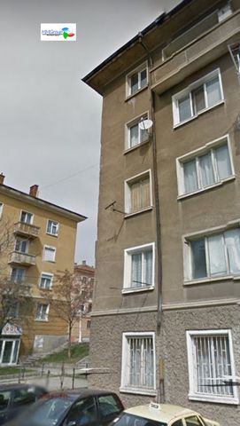 Apartamento para venda no centro de Bobov dol, localizado ao lado do edifício do município, na viela pedonal. O apartamento é composto por uma sala de estar com um salão e um terraço, um quarto, uma cozinha com um terraço, uma casa de banho e um roup...