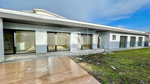 Single storey house T3+1 detached Excellent single storey house in Panoias, with plenty of sun exposure, just a few minutes from the center of Braga, a very privileged residential area, also benefiting those looking for tranquility, comfort and priva...