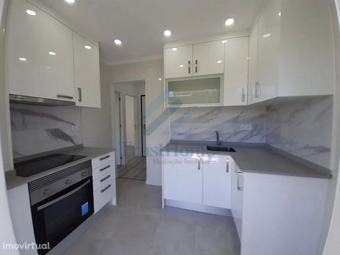 Refurbished 1 bedroom apartment next to Jardim Constantino in Arroios, Lisbon 1 bedroom apartment completely refurbished, with balconies, unobstructed views, inserted in the 3rd floor of a building that has elevators, next to the Constantino garden, ...