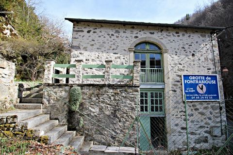 Maison en pierre de granit, ancienne station thermale à Escouloubre les bains
