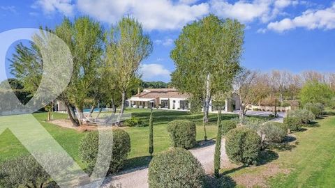 SOLE AGENT: PROPERTY IN ST REMY DE PROVENCE - Discreetly positioned at the end of a driveway lined with olive trees, cypresses and oleander this attractive property boasts around 286m² of living space and a total build of 550m². Offering 5 bedrooms i...