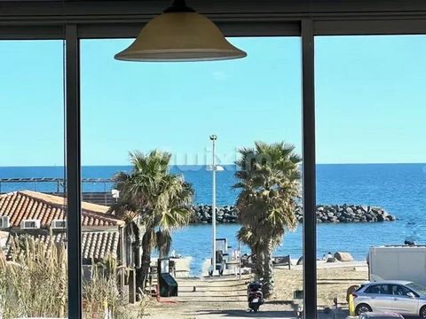 Ref 68093FD: Cap d'Agde premium location facing the seafront of Môle beach, all amenities just a stone's throw away for this magnificent two-room apartment renovated with top quality materials and sold furnished. A real real estate favorite, ideal fo...