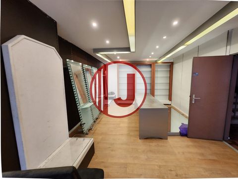 JULIEN IMMO offers for sale this premises with Garage and Cellar near the Hyper Centre of Mulhouse The property is located on the very attractive Rue de Bale, just a few steps from the very centre of Mulhouse, this space benefits from incomparable vi...