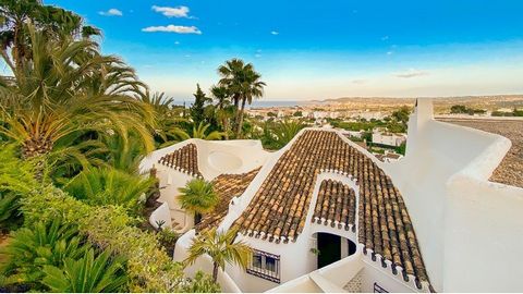 Besichtigungen nur nach Vereinbarung !!!! Der schöne und klassische Ibizenco-Stil der Mittelmeerküste, charakterisiert sich durch seine Fassaden, den malerischen Natursteinmauern und den Dächern mit ihren arabischen Dach-Pfannen. Alles in Allem bilde...