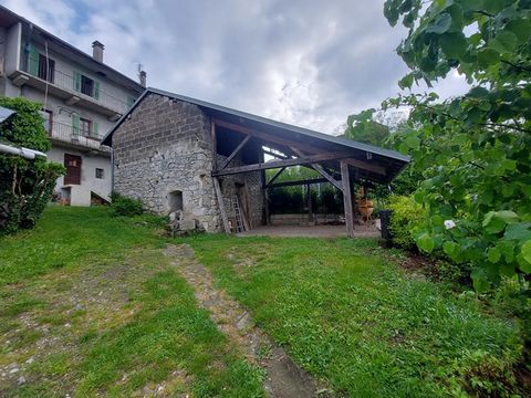 ARBIN (73800), exclusive! Sonia and Cyrille JEANTAUD invite you to discover this pretty 5-room village house of approximately 114.30 m² with its outbuildings. Built on a plot of land of 243 m², you can also enjoy an outdoor garden located at the back...