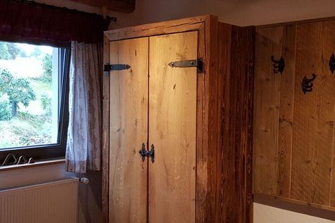 Our chalet-style Waidlersuite holiday apartment can accommodate 4 people. The processed solid wood makes this apartment warm and cozy. You can expect a modern bathroom with shower and toilet, a pine bedroom, an oak bedroom, a fully equipped kitchen m...