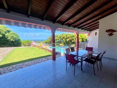 Great opportunity, Capitelle Home Prestige offers you a T5 villa of 169 m2 with swimming pool on a wooded plot of 1300 m2 and an adjoining T2 apartment. This very well designed villa offers a sea view from every room that makes it up, in a quiet resi...