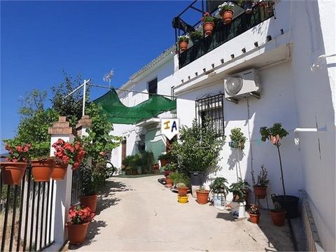 Prête à emménager dans cette propriété de 4 à 5 chambres et 2 salles de bains, c'est l'endroit idéal pour tous ceux qui veulent commencer une nouvelle vie sous le chaud soleil du sud de l'Espagne. Située dans une position surélevée avec une terrasse ...