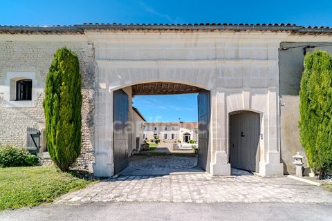 Dpt Charente (16), à vendre proche de COGNAC maison P8 de 260 m² - Terrain de 2 100,00 m²