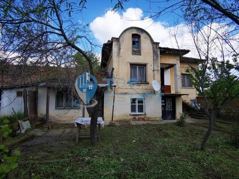 Top Estate Real Estate le ofrece una casa de ladrillo de dos plantas en el pueblo de Rusalya, en la región de Veliko Tarnovo. El pueblo se encuentra a 25 km. de Veliko Tarnovo y a 16 km de la ciudad de Pavlikeni y cuenta con una tienda de comestibles...