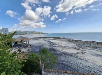 It is bordered by the Pacific Ocean Beach, Nueva Gorgona Beach, Oceanfront, On the Sand With entrance on asphalt streets, with all services available (electricity, water, telephone, etc.) Shopping malls nearby, within easy reach of Panama City (appro...